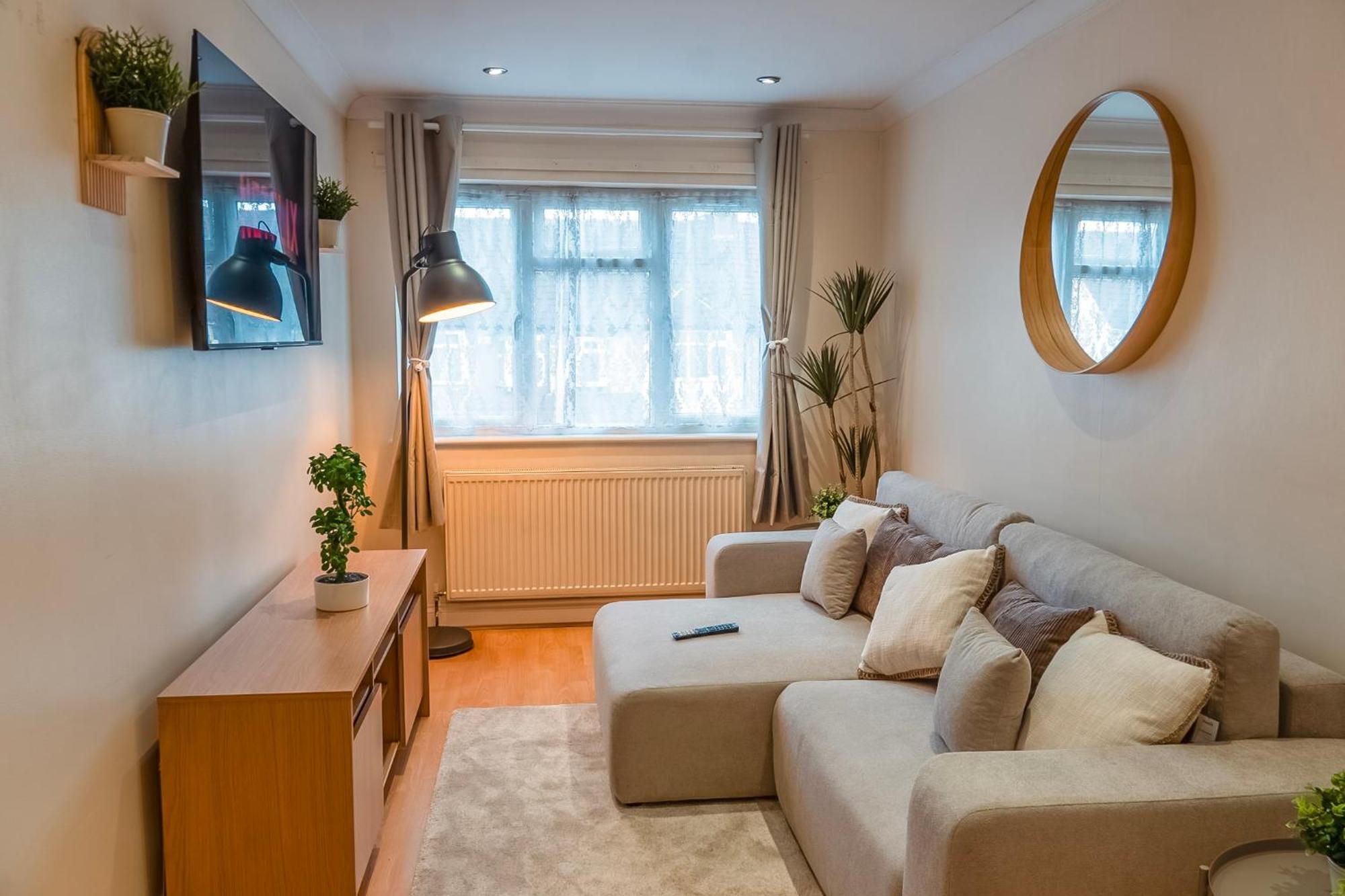 Apartment 2 Bed Flat With Driveway 10 Mins To Wembley Stadium *